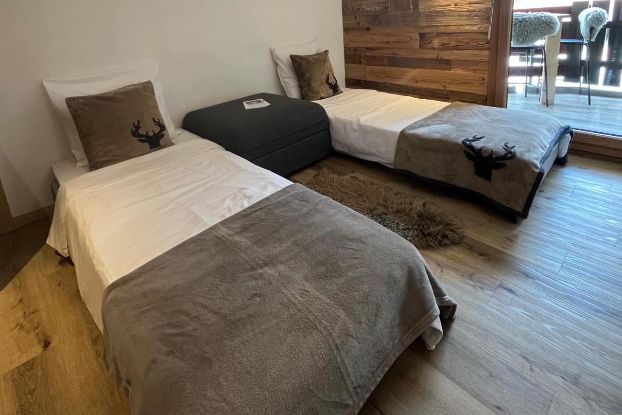 Les Cerfs - Appartement & Studio - Anzère Exteriör bild